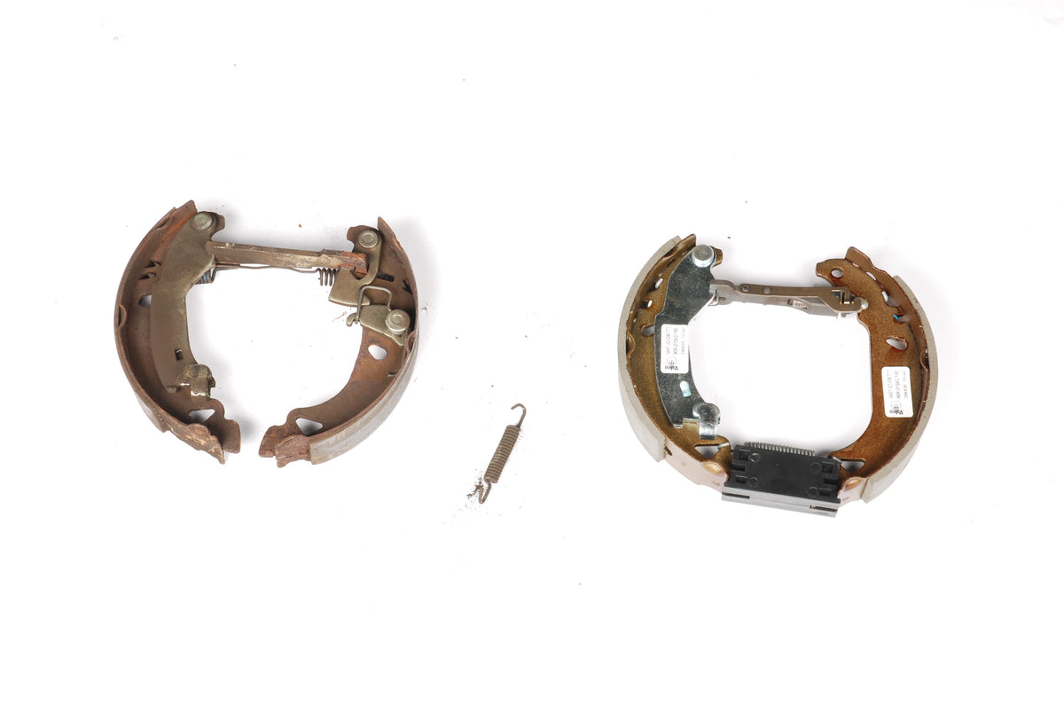 Drum brake Continental AG T3798K (set of 2)